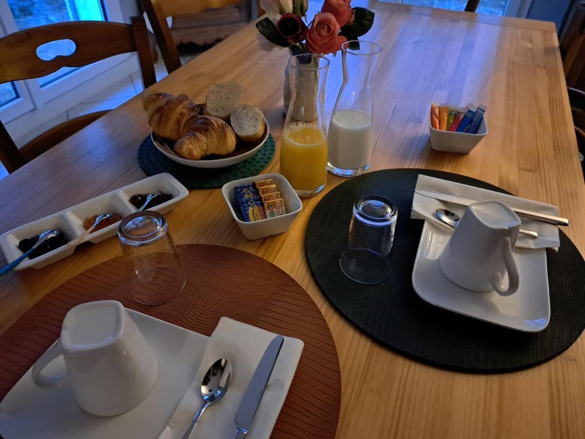 Le Pre Du Buis Bed & Breakfast Yvre-l'Eveque Bagian luar foto