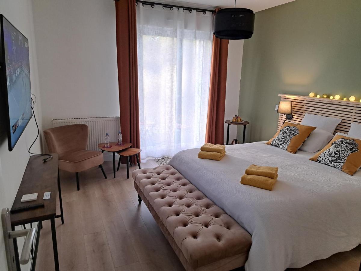 Le Pre Du Buis Bed & Breakfast Yvre-l'Eveque Bagian luar foto